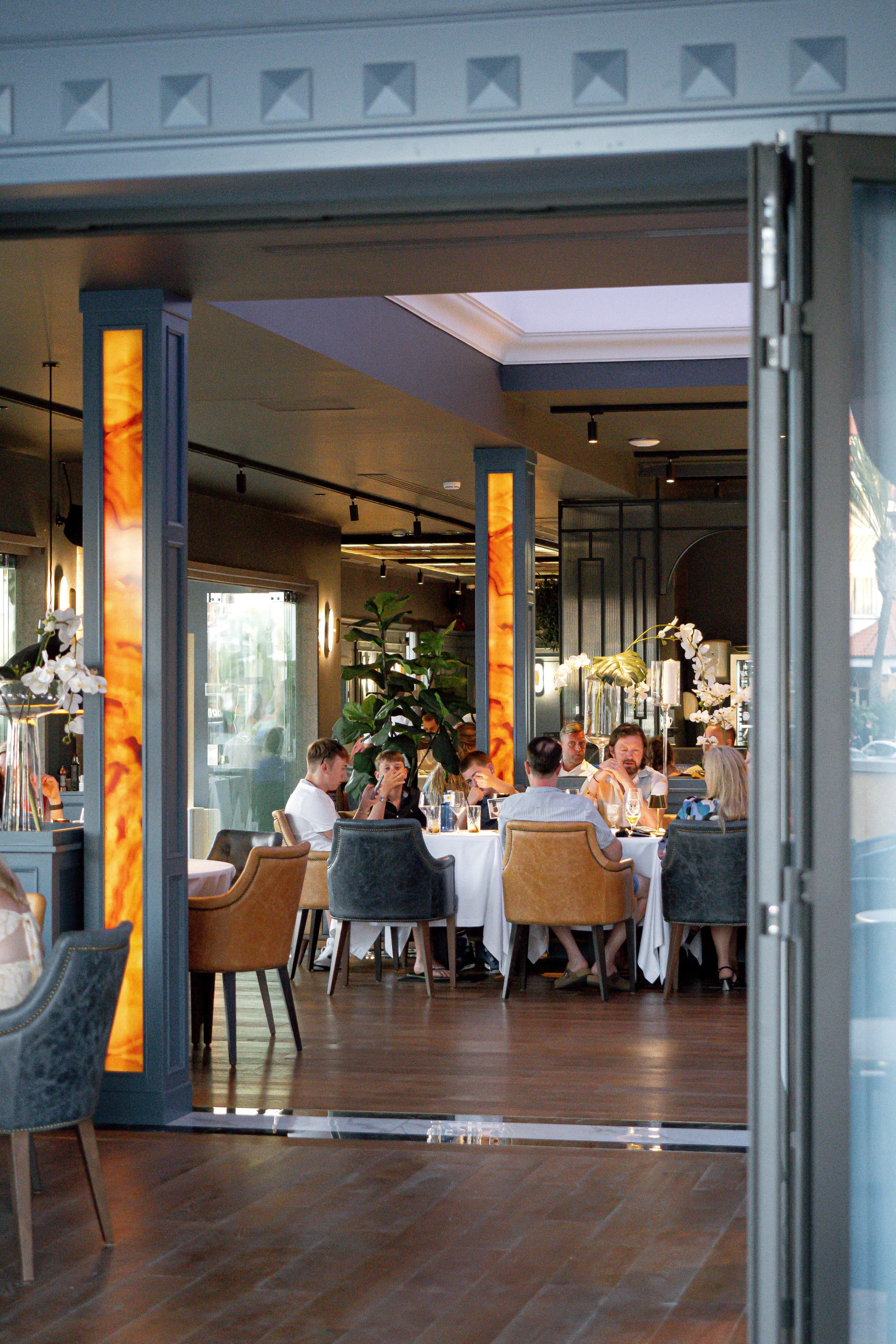 The Bank Steakhouse — comedor en hora de servicio