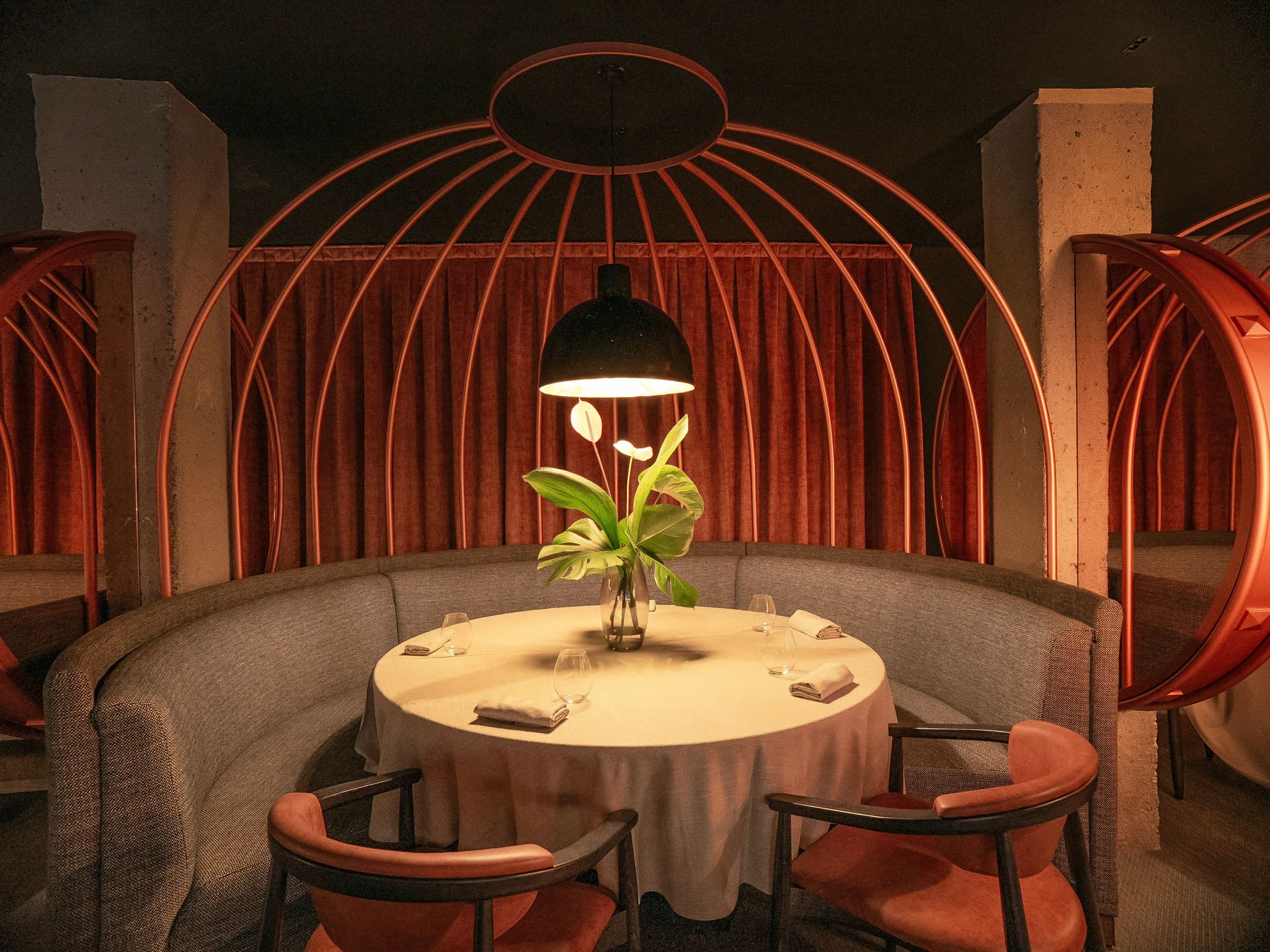 Sala del steakhouse Char en Hotel Baobab Suites
